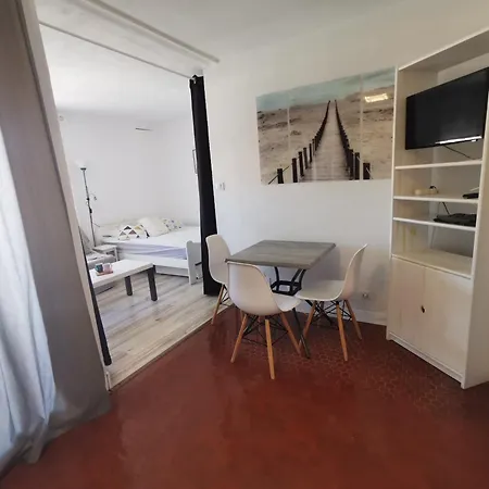 Soleil Levant: Beachfront Cozy With Direct Access Apartment *